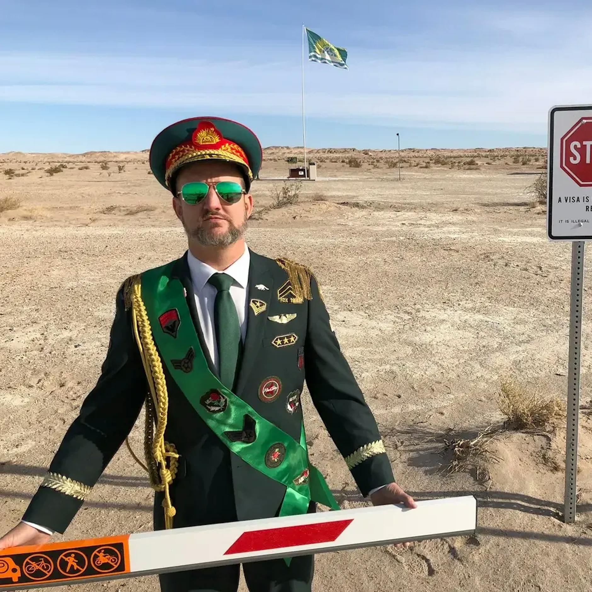 Mann gründet eigenen Staat in der Wüste und krönt sich zum Sultan