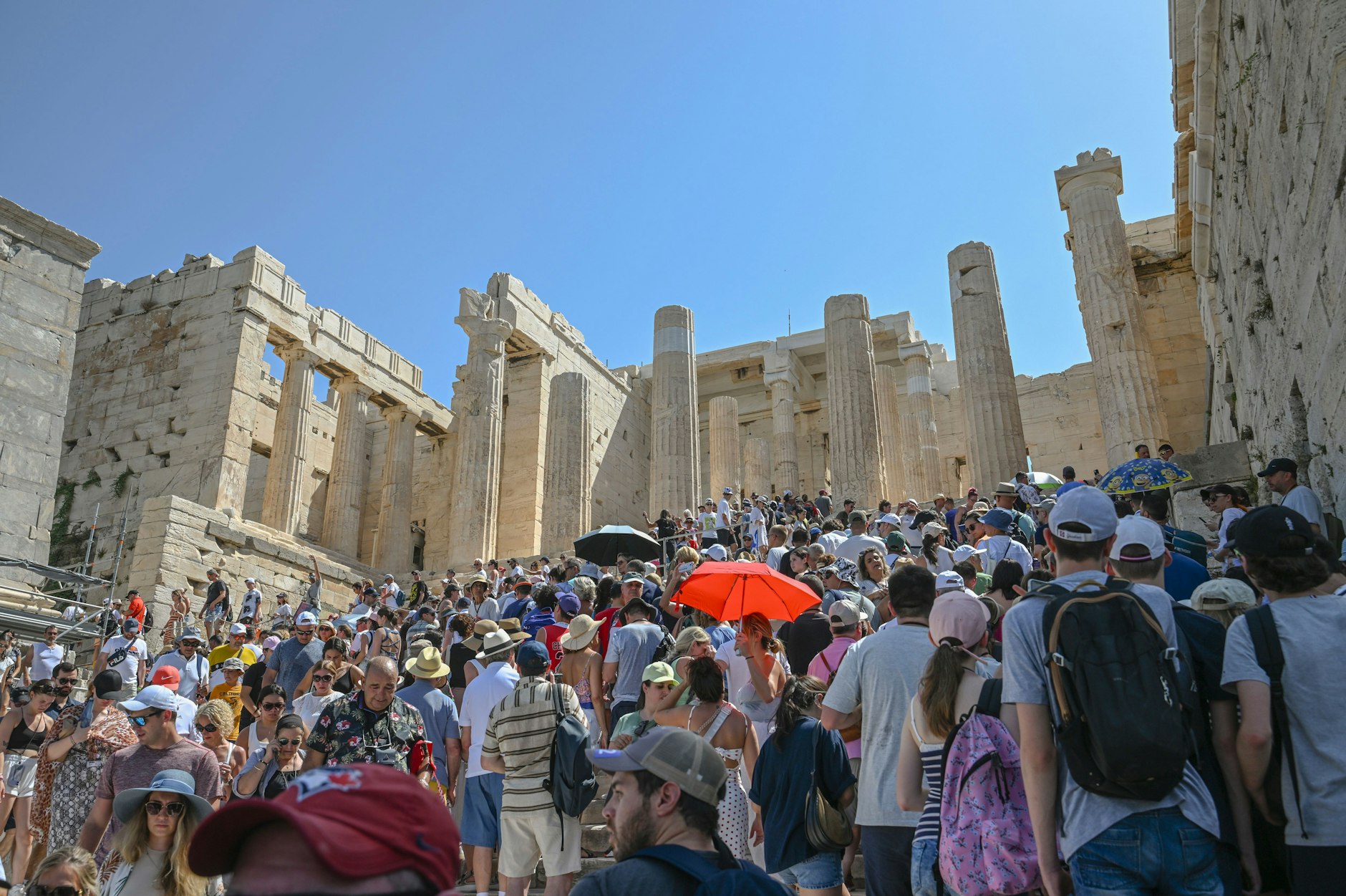 Eine letzte Chance, den Parthenon-Tempel auf dem Akropolis-Hügel an diesem heißen Tag zu besuchen.