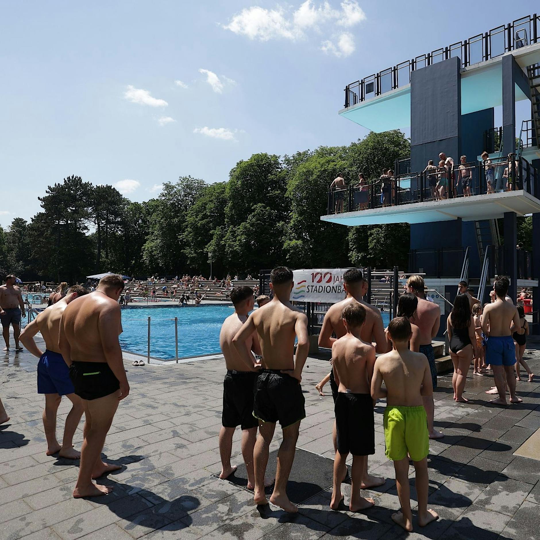 Hassliebe Freibad - Was wir dort suchen und manchmal finden