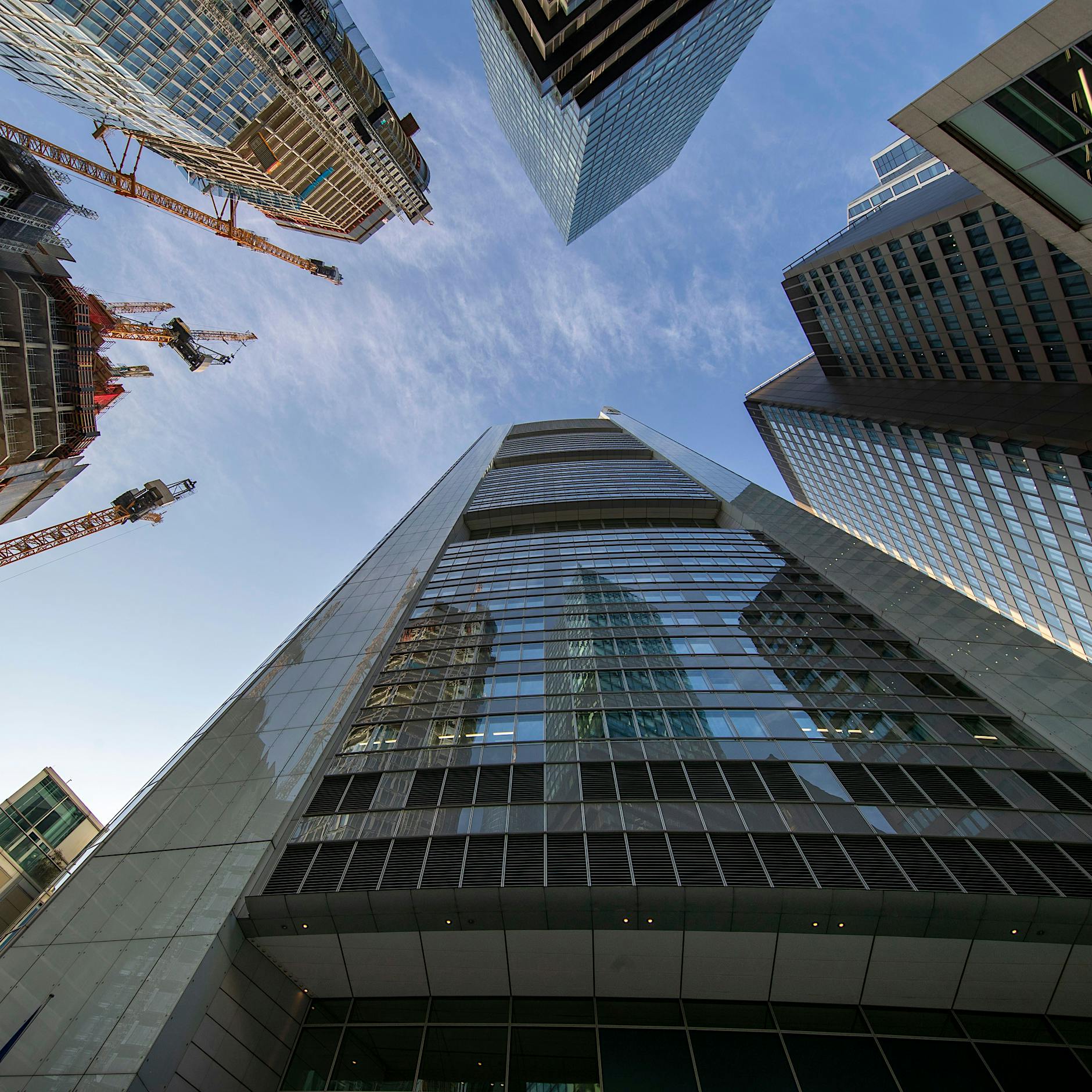 Streit um LNG-Terminal: Ex-Topbanker erklärt Vorgänge gegen deutsche Banken in Russland