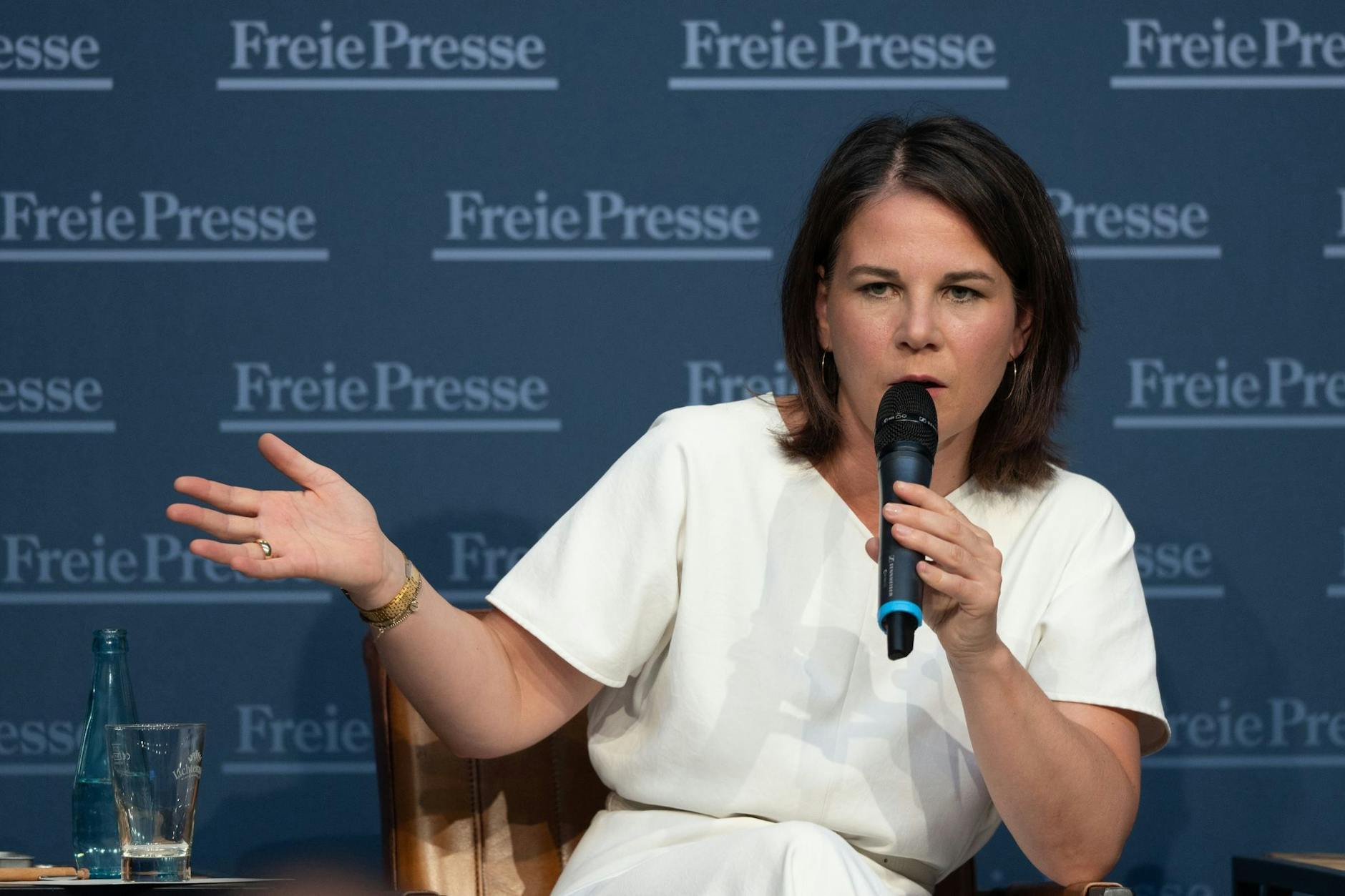 Annalena Baerbock bei einer Veranstaltung der "Freien Presse": Scharfe Kritik am spanischen Verbandspräsidenten.