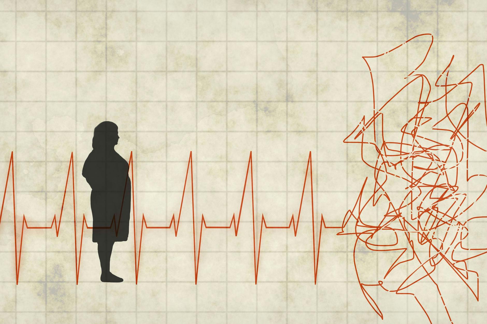 Übergewichtige Frau schaut auf ein verworrenes EKG.