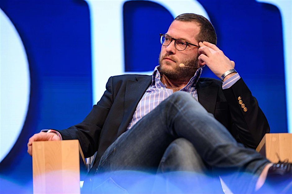 Der ehemalige Chefredakteur der Bild, Julian Reichelt, sorgte mit einem Tweet zur LGBT-Bewegung für Aufsehen. Nun wurde gegen ihn eine Strafanzeige erstattet.