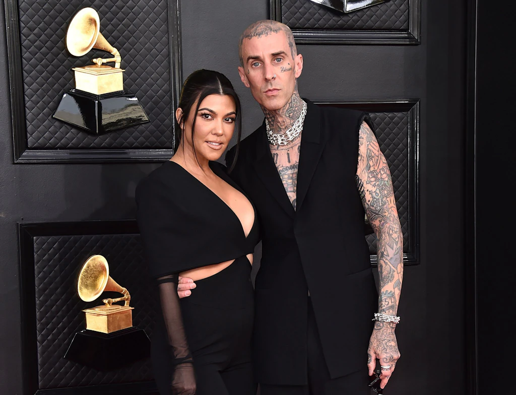 Travis Barker: Flugangst dank seiner Frau überwunden