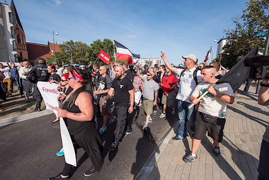 Neonazis bei einer Demonstration in Frankfurt (Oder) im Jahr 2016.