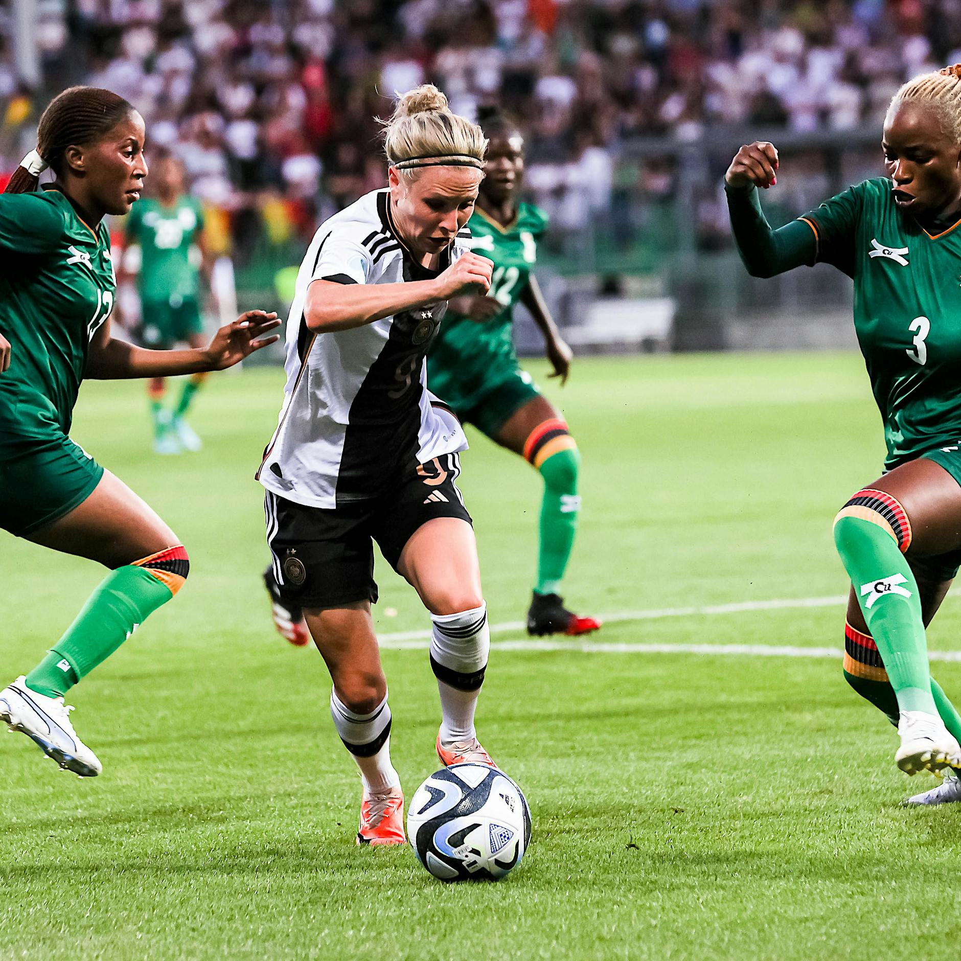 Künstliche Befruchtung: Nationalspielerin Huth ist Symbolfigur für Offenheit