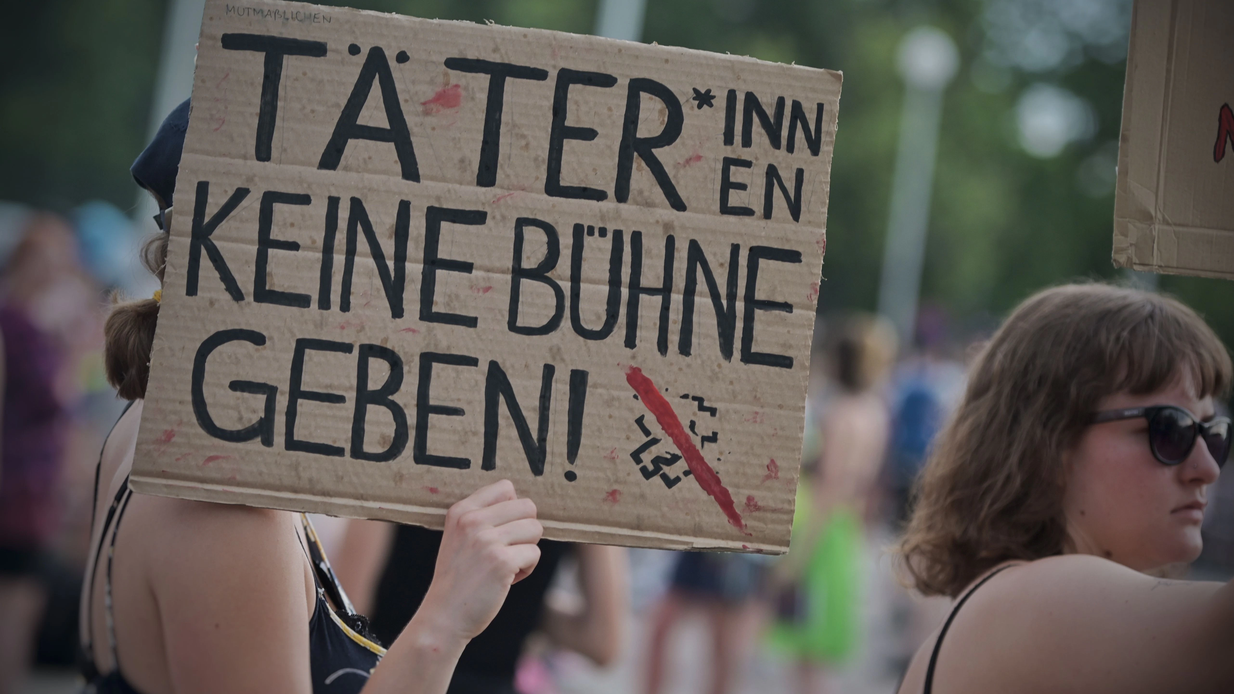 Am Rand des Konzertes am Sonnabend gab es Proteste von Rammstein-Gegnern.