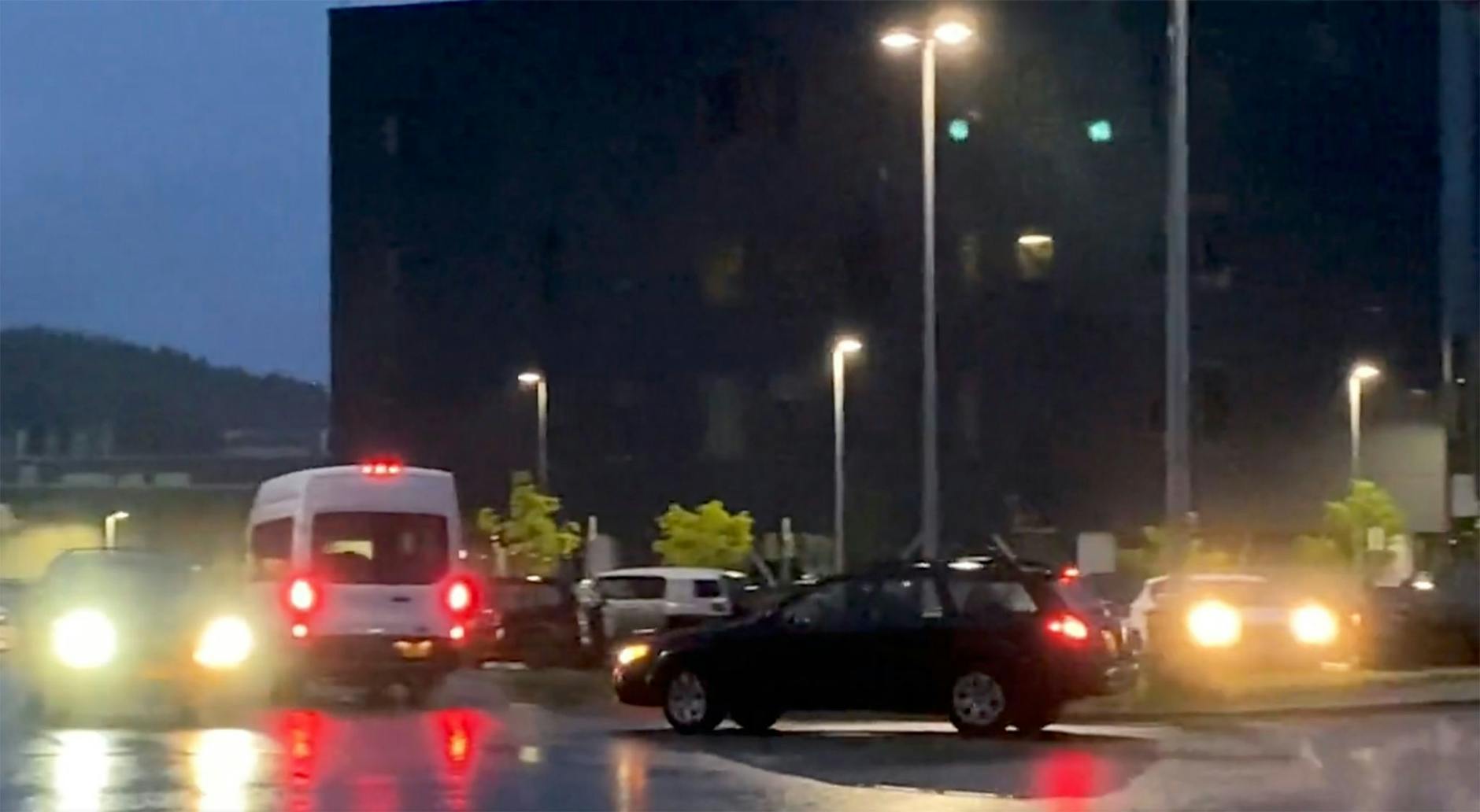 Ein Erdbeben der Stärke 7,2 hat eine kurze Tsunamiwarnung für Südalaska ausgelöst.