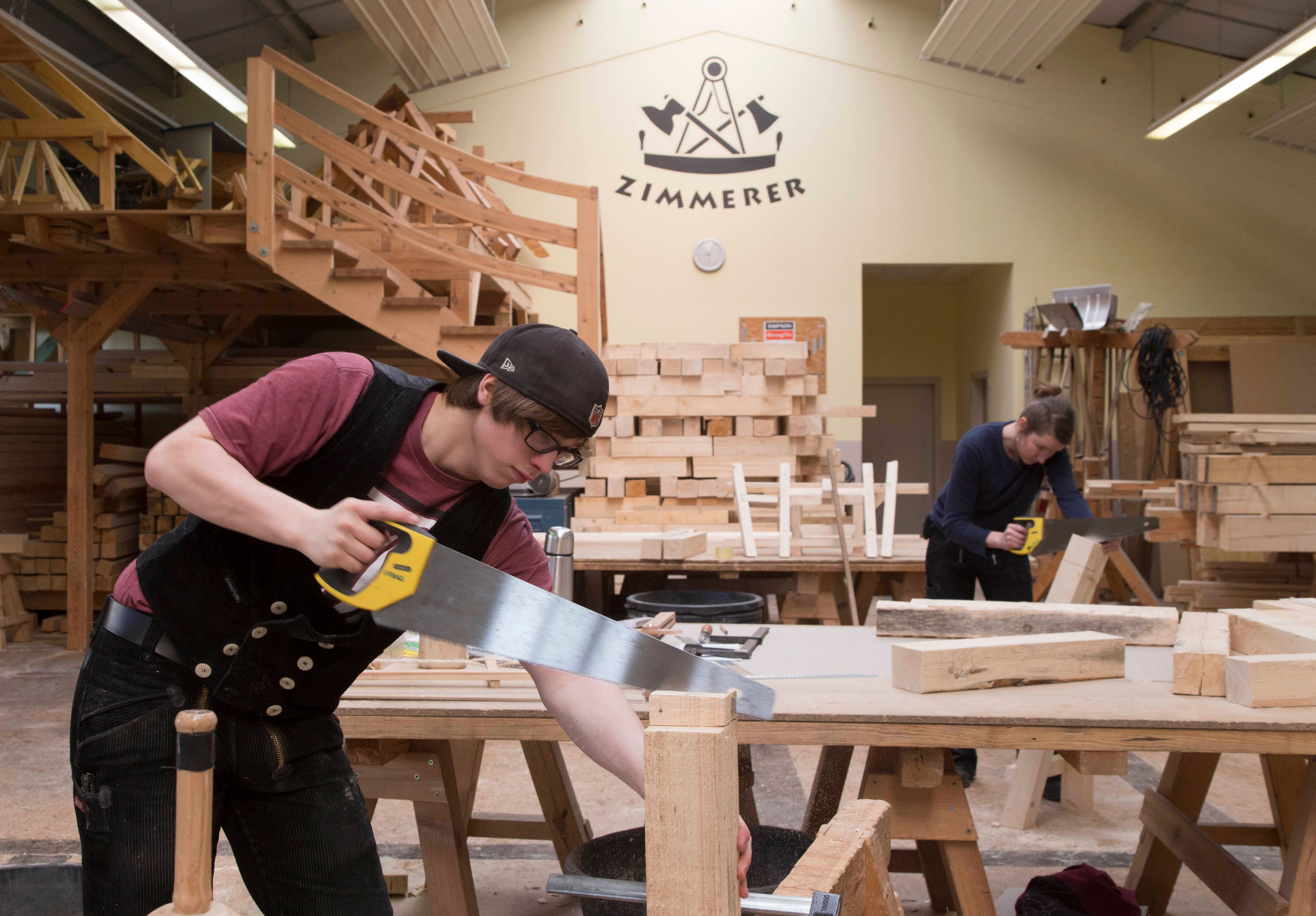 Neues Lehrjahr beginnt: Handwerksbetriebe suchen noch Zehntausende Azubis