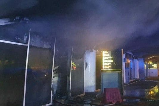 Am Flughafen in Catania ist am Sonntagabend ein Feuer ausgebrochen. 