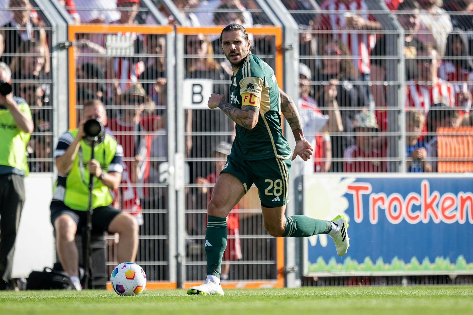 Christopher Trimmel trifft am Mittwoch viele alte Bekannte wieder, wenn Rapid Wien beim 1. FC Union Berlin zu Gast ist.
