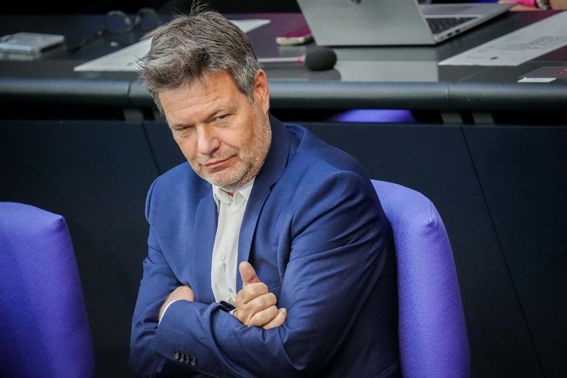 Wirtschaftsminister Robert Habeck (Grüne) will Gaskraftwerke, falls der aus Wind- und Solarenergie erzeugte Strom nicht ausreicht. Werden uns Atom- und Kohleausstieg zum Verhängnis?