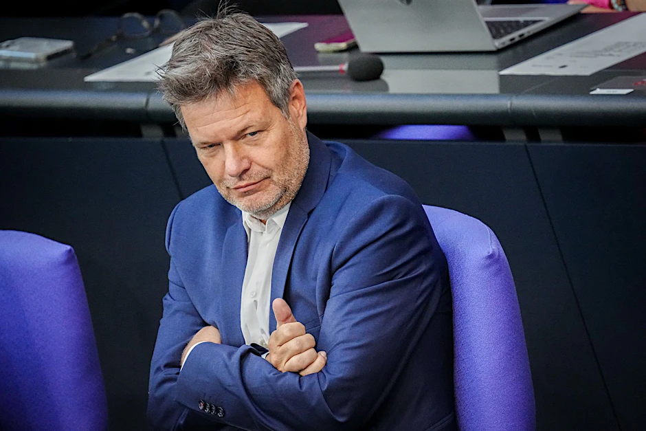 Wirtschaftsminister Robert Habeck (Grüne) will Gaskraftwerke, falls der aus Wind- und Solarenergie erzeugte Strom nicht ausreicht. Werden uns Atom- und Kohleausstieg zum Verhängnis?