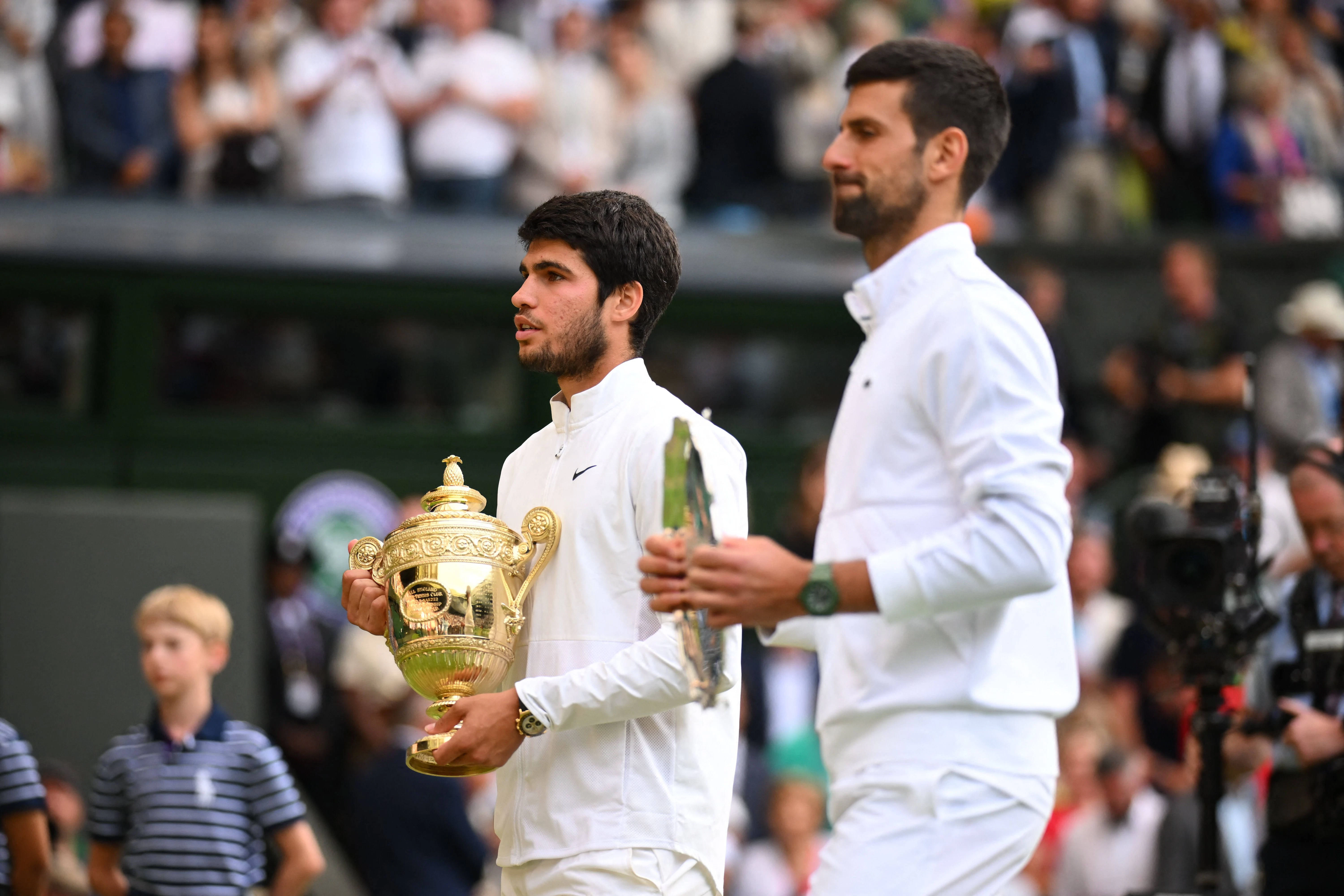 Carlos Alcaraz (20) gewann gegen Superstar Novak Djokovic (36) im Finale von Wimbledon.