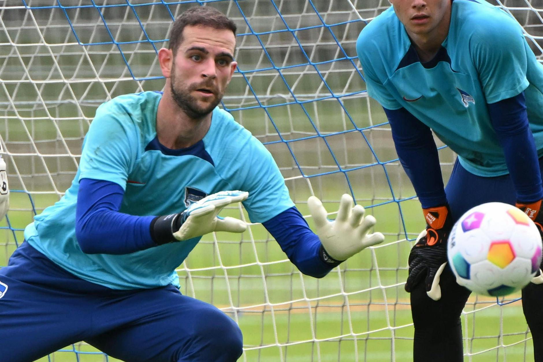 Nun ist alles im Unklaren: Hertha BSC hatte große Pläne mit Marius Gersbeck, die haben sich jetzt aber zerschlagen.