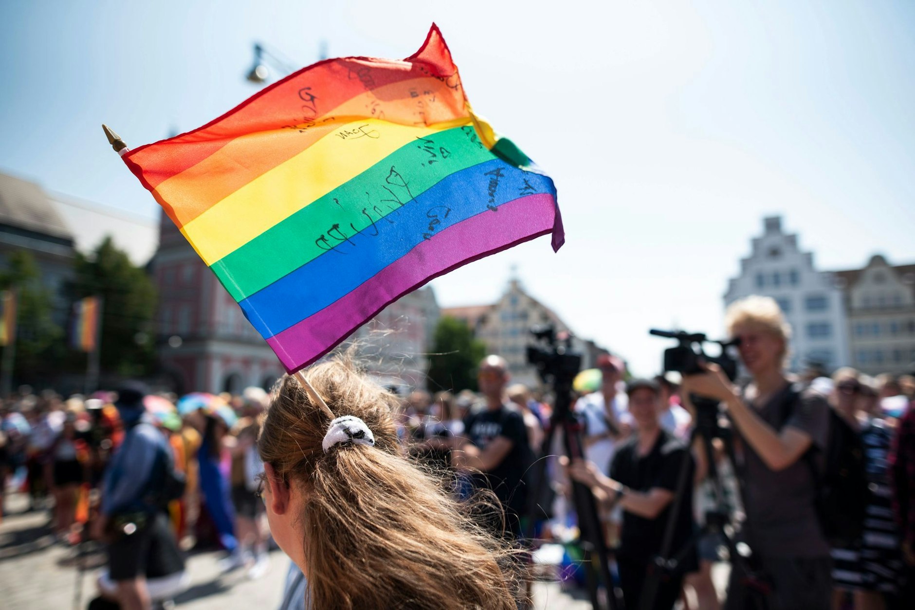 Eine Teilnehmerin beim Christopher Street Day .  