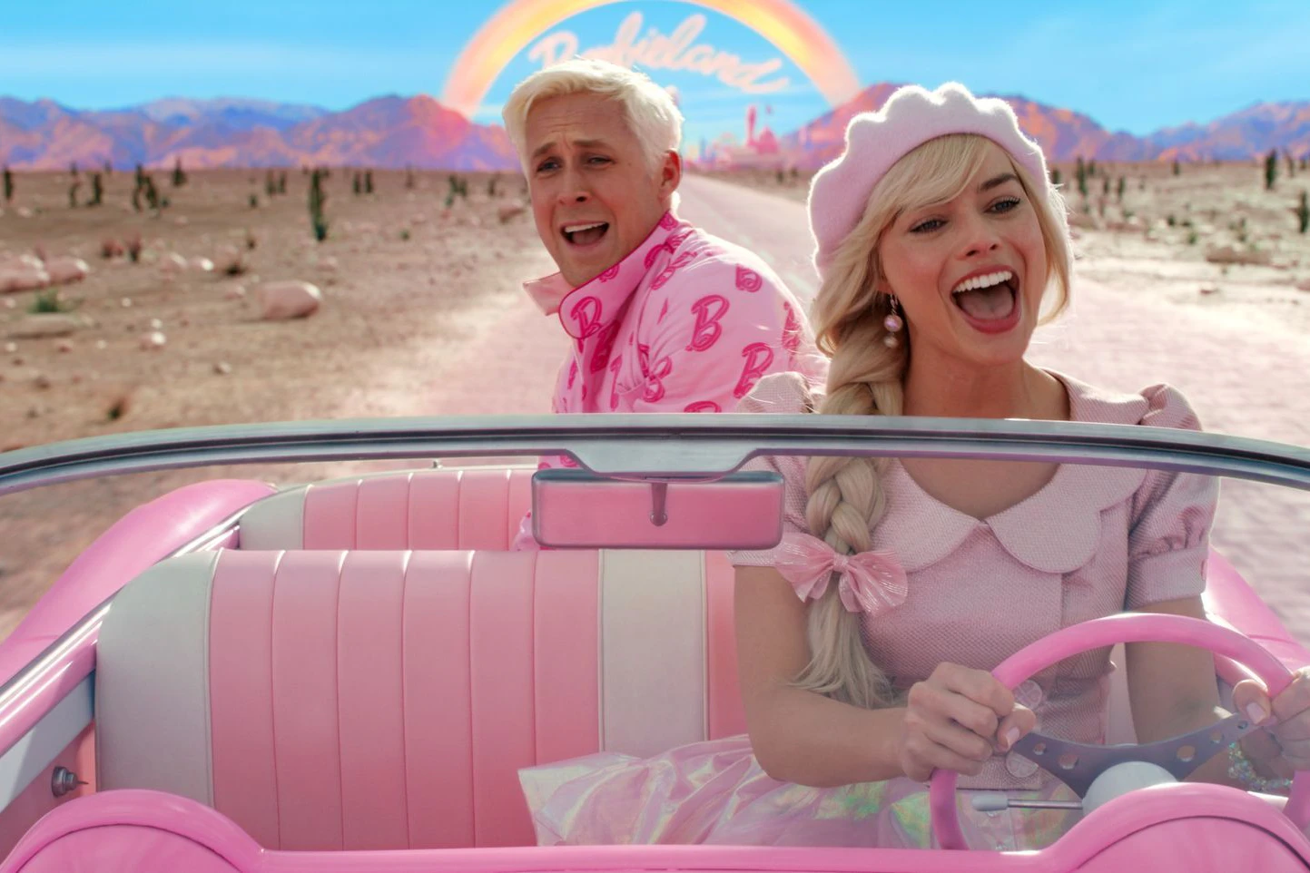 So friedlich wird’s nicht bleiben: Für die Beziehung von Ken (Ryan Gosling) und Barbie wird ihre Reise zur Zerreißprobe.