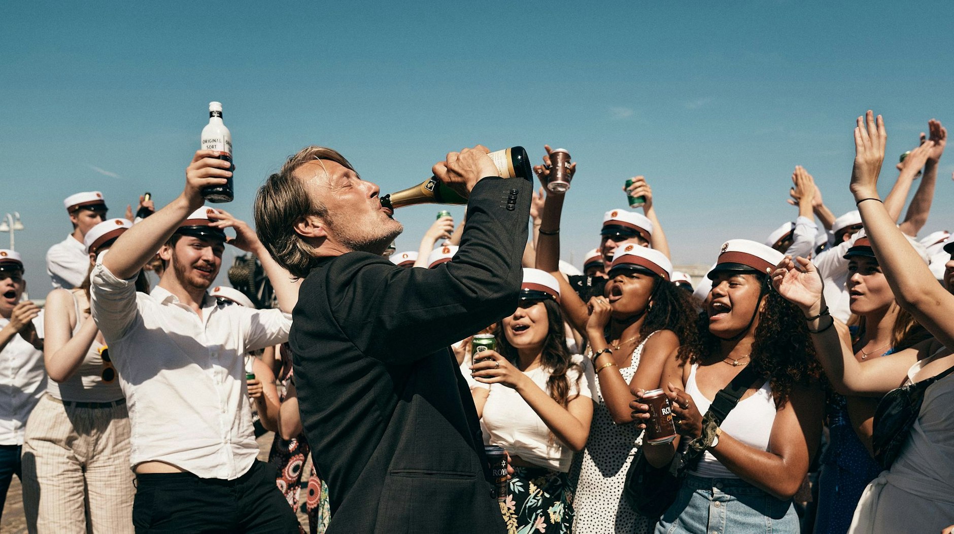 ARD Degeto DER RAUSCH, "Druk", am Dienstag (18.07.23) um 22:50 Uhr und um 02:30 Uhr im ERSTEN.
Plötzlich geht alles wieder: Martin (Mads Mikkelsen) liebt den Rausch.
© ik Ohsten, honorarfrei - Verwendung gemäß der AGB im engen inhaltlichen, redaktionellen Zusammenhang mit genannter Degeto-Sendung und bei Nennung "Bild: Degeto/Weltkino Filmverleih/Henrik Ohsten" (S2+). ARD Degeto/Programmplanung und Presse, Tel: 069/1509-335, degeto-presse@degeto.de