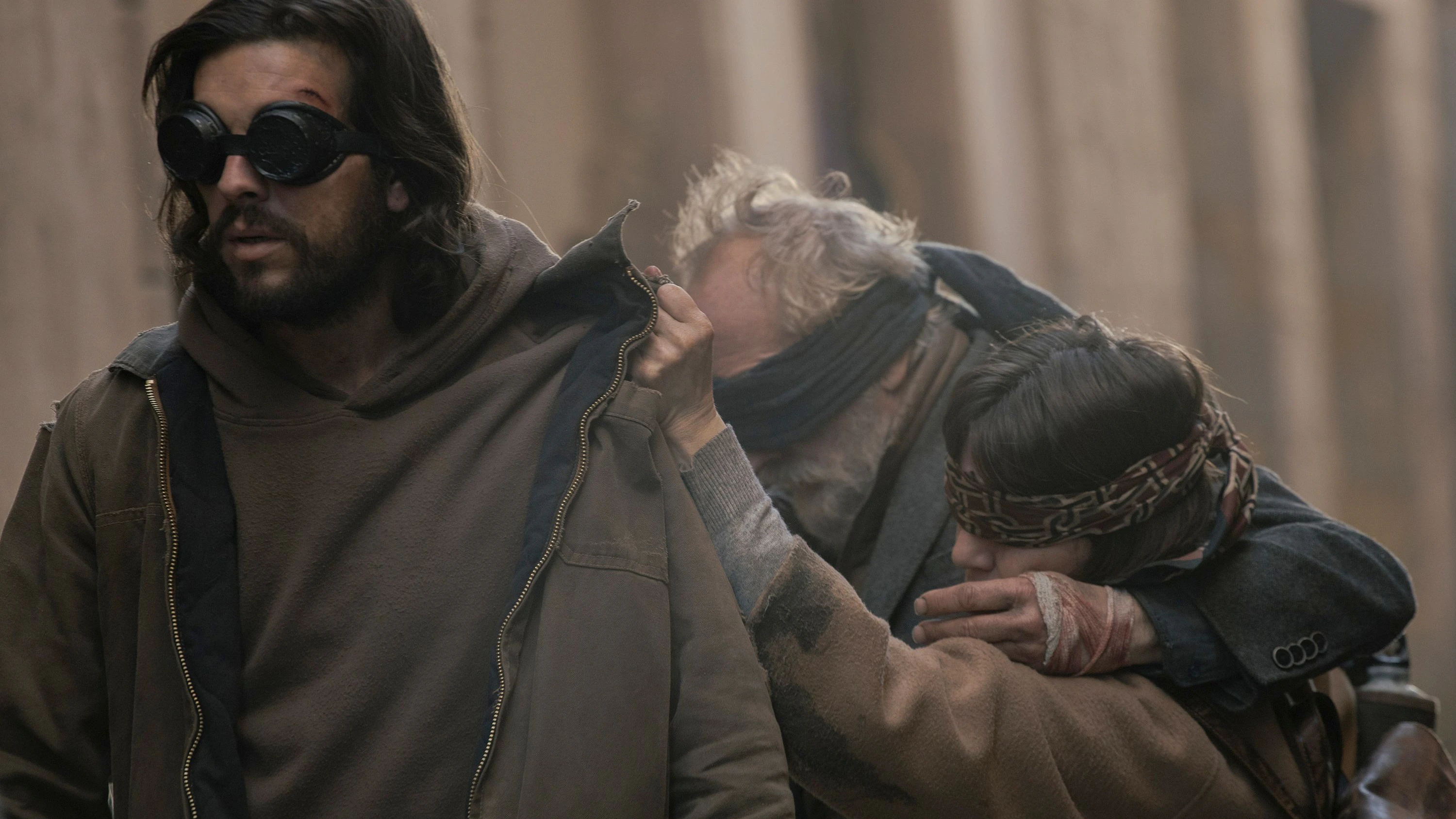 Bei Bird Box Barcelona und Bird Box geht es um seltsame Wesen, die die Menschen per Blickkontakt in den Suizid treiben.