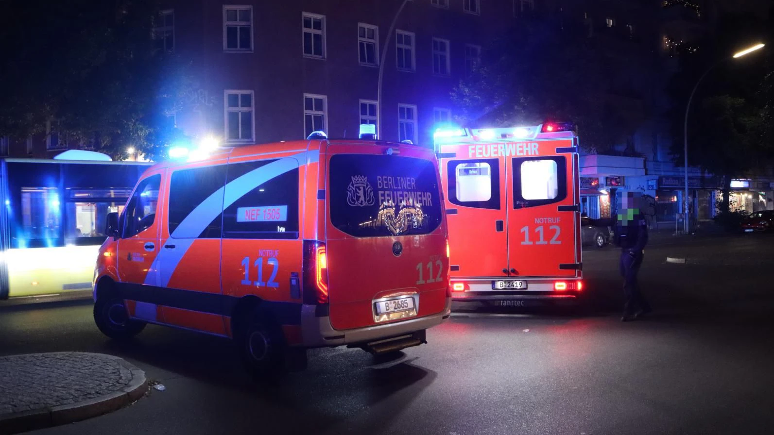 In Neukölln wurde ein Fußgänger von einem Auto angefahren, der oder die Fahrerin flüchtete.