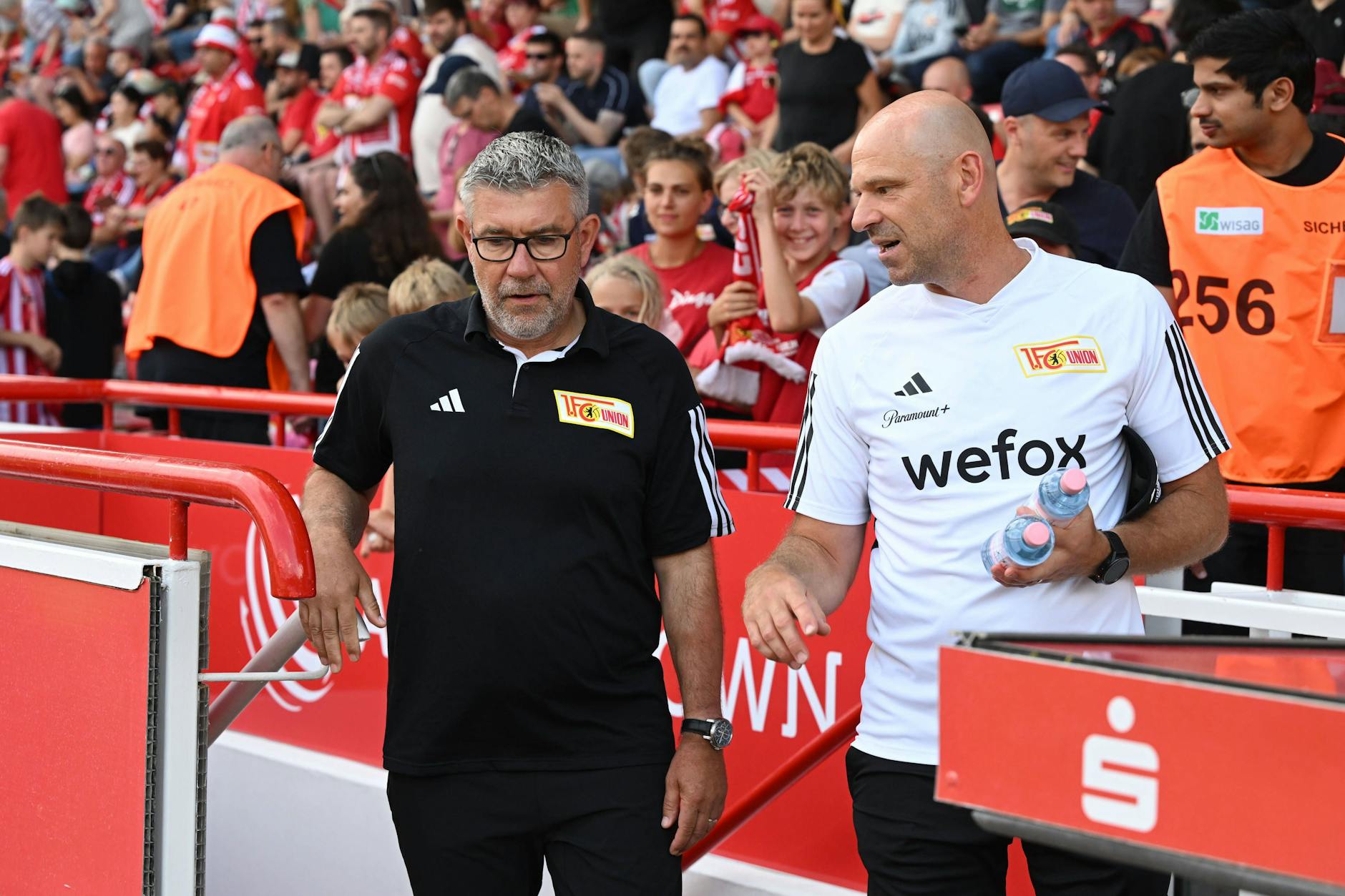 Urs Fischer (l.) und sein Co-Trainer Markus Hoffmann haben im Aufgebot des 1. FC Union Berlin derzeit die Qual der Wahl.
