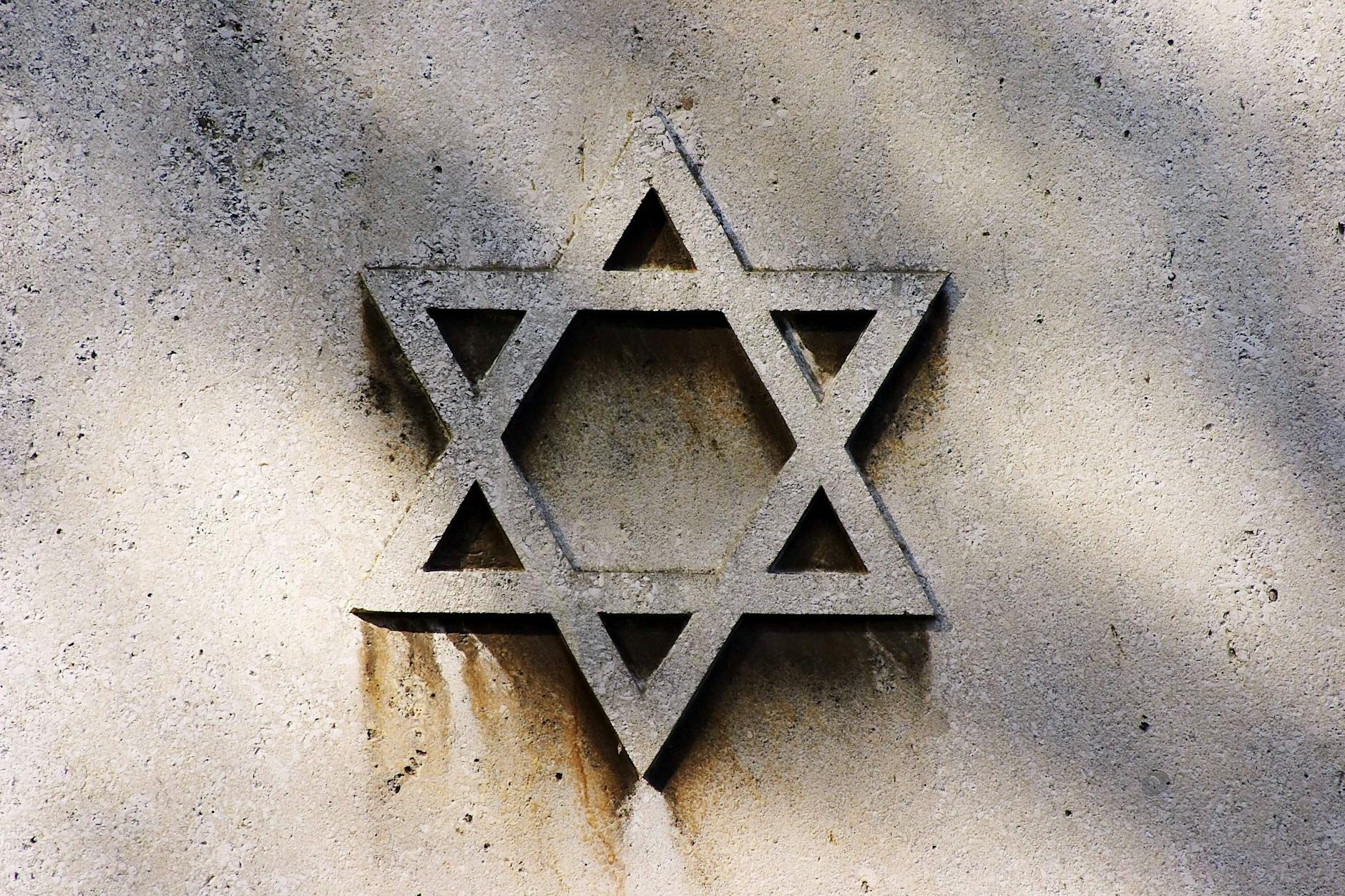 Davidstern auf einem Grabstein