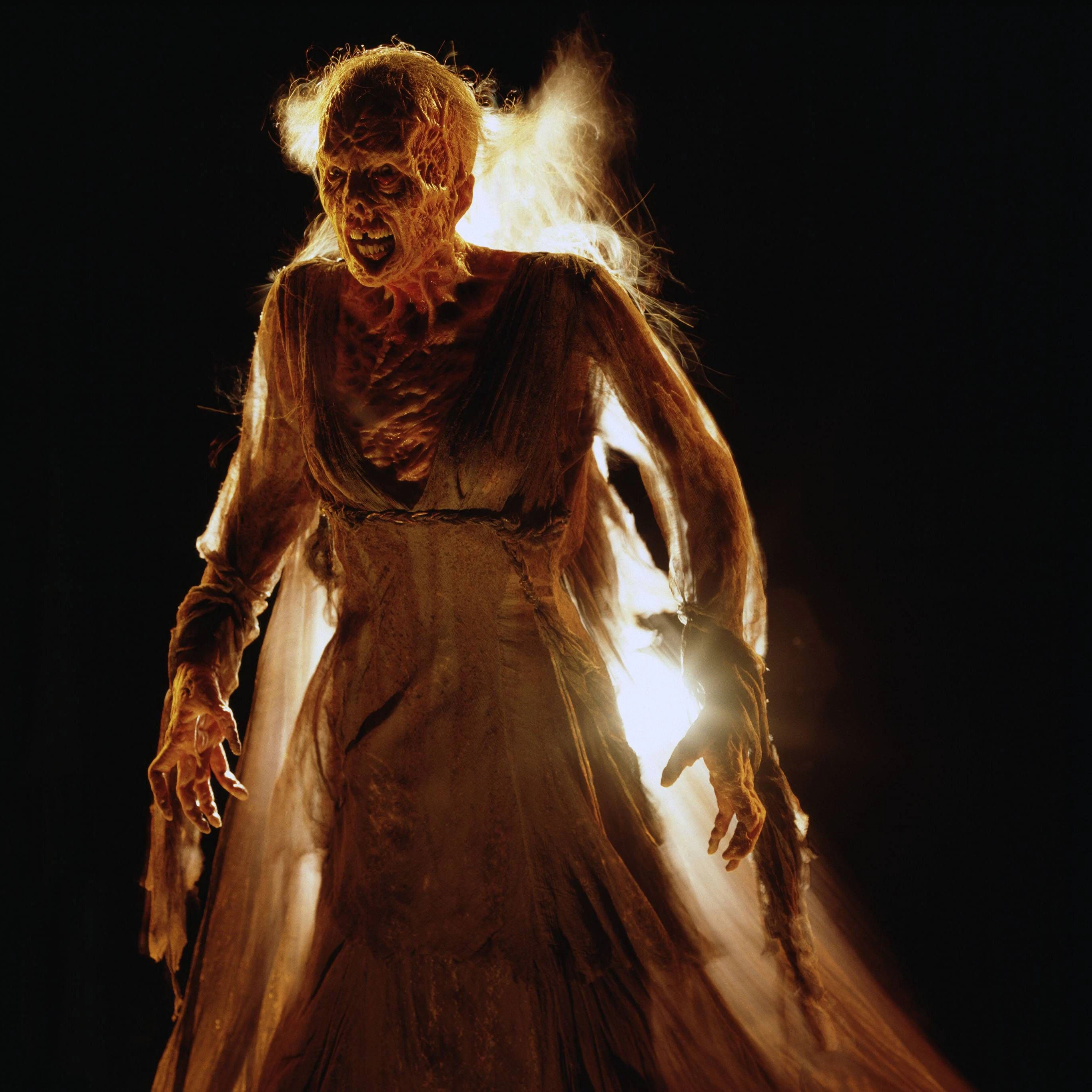 Hexe Matilda Dixon sucht in „Der Fluch von Darkness Falls“ Kinder auf, die ihren letzten Milchzahn verloren haben.
