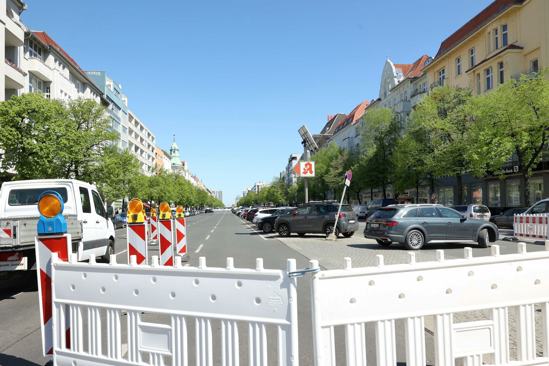 Plötzlich ein verkehrsberuhigter Bereich: Seit Ende April 2023 ist der Kaiserdamm in Charlottenburg gesperrt.