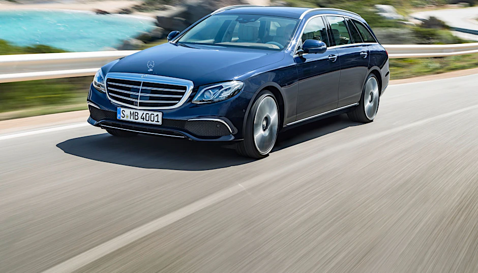 Der Junge rast in einem Mercedes E350 seines Opas durch die Gegend. Das Gefährt soll 305 PS haben. (Symbolbild)