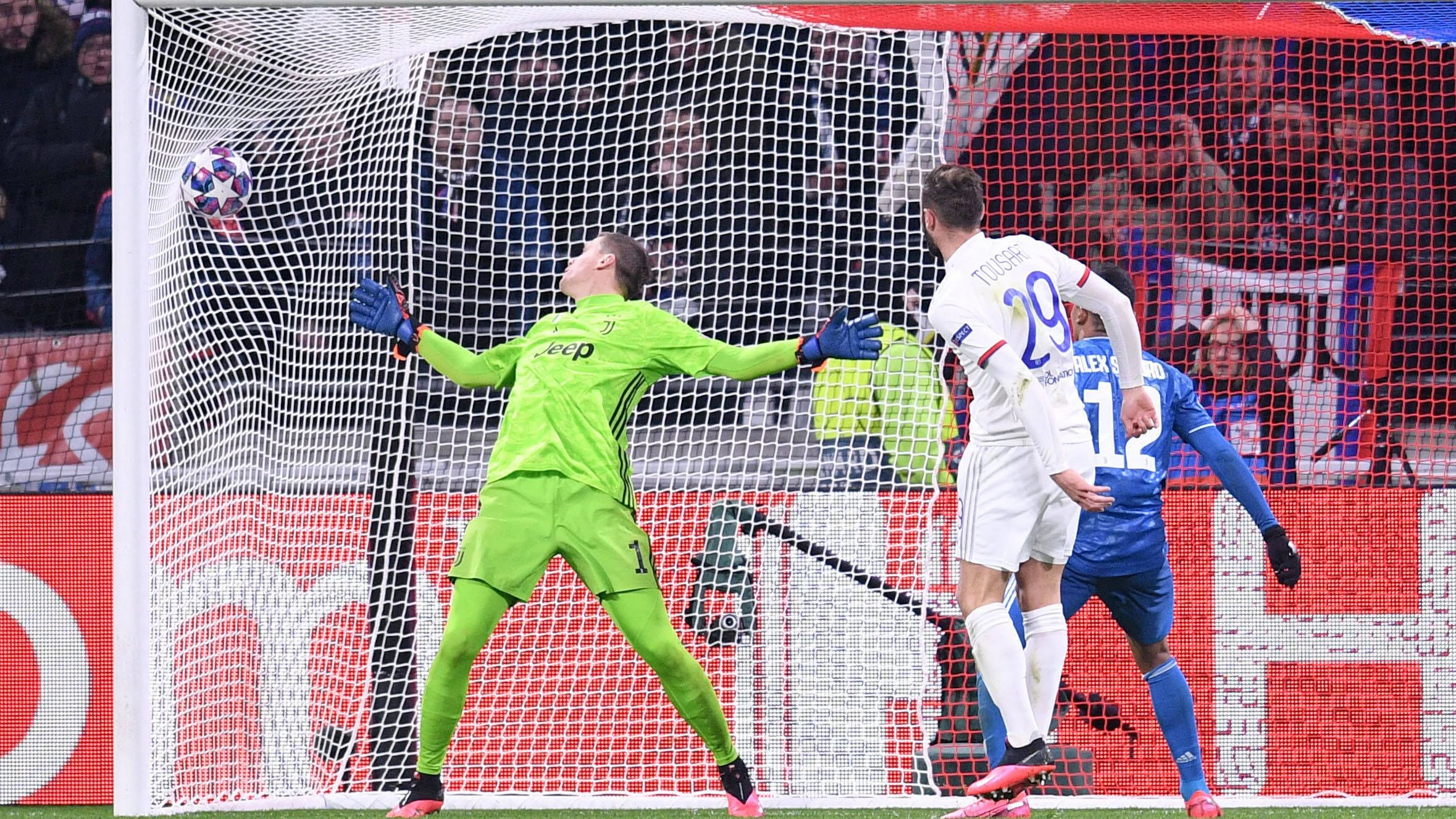 Im Februar 2020 machte Lucas Tousart Olympique mit seinem Tor zum 1:0 gegen Juventus Turin in der Champions League reich.