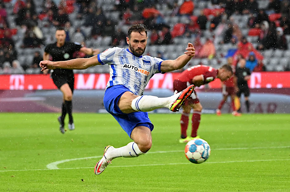 Rot-weiß, statt blau-weiß: Herthas Mittelfeldspieler Lucas Tousart läuft kommende Saison für den 1. FC Union auf.&nbsp;