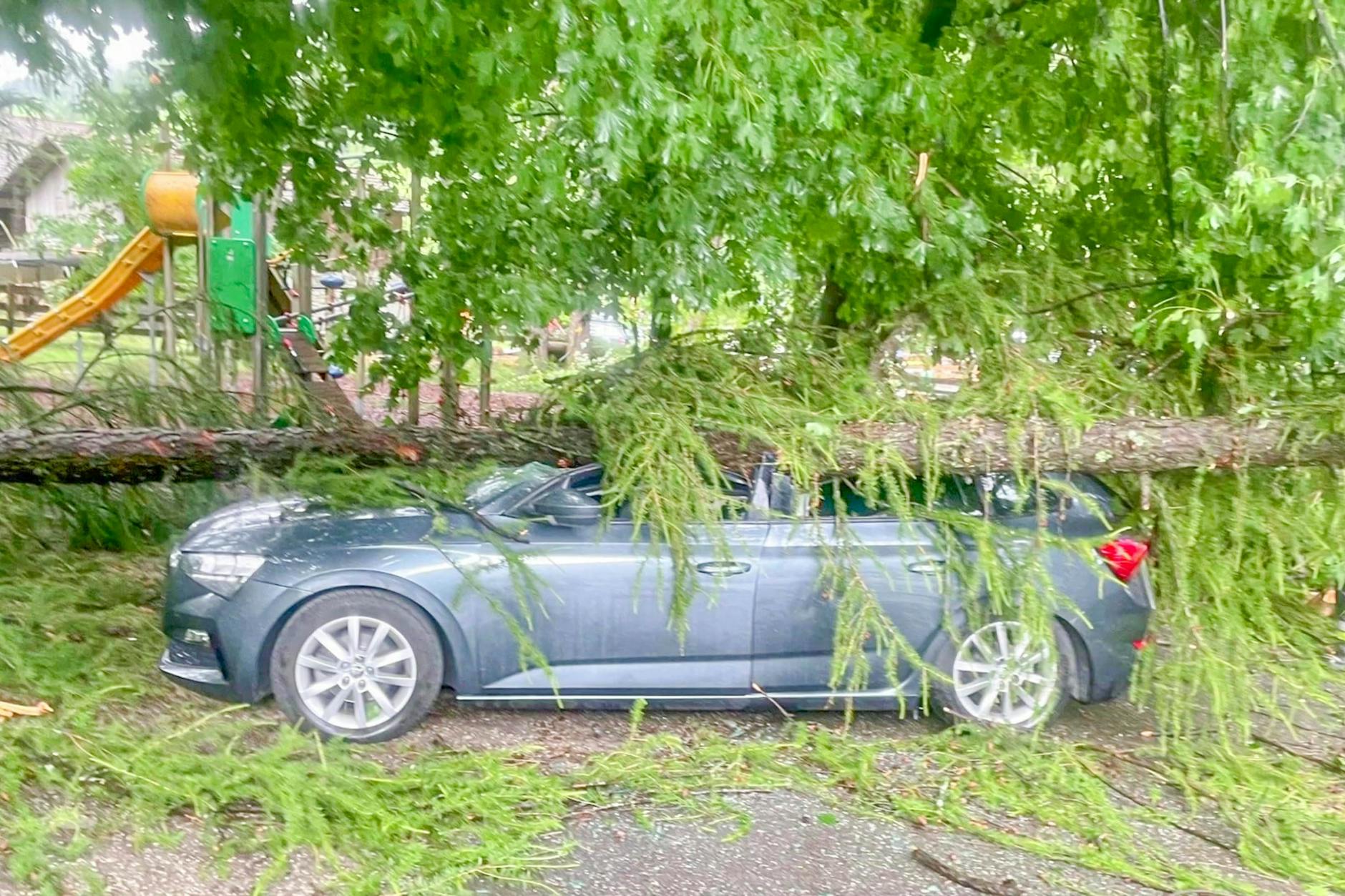 Heftige Unwetter ziehen über Norditalien: Massive Schäden werden vor allem in Tirol gemeldet.