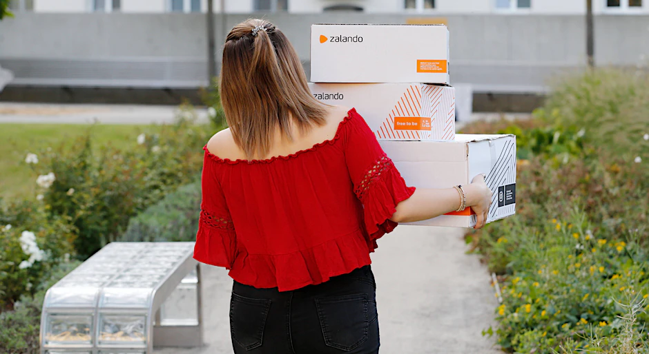 Viele Kunden und Kundinnen bestellen bei Zalando Kleidung in mehreren Größen. Ist damit bald Schluss?