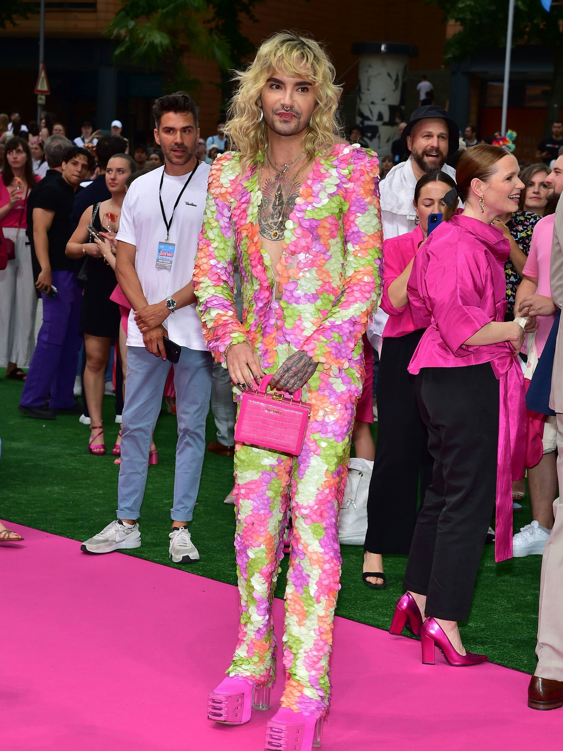 Von allem zu viel: Bill Kaulitz bei der „Barbie“-Premiere.