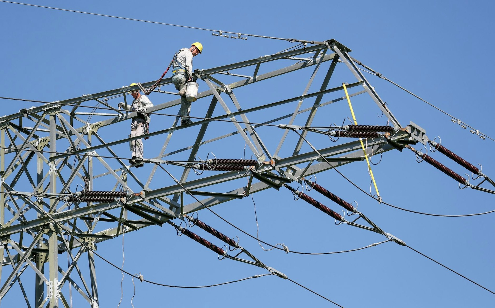 ARCHIV - Das Prognos-Institut erwartet ab Mitte des Jahrzehnts steigenden Stromverbrauch in Deutschland, bedingt durch steigende Zahlen von Elektroautos und Wärmepumpen sowie durch den Strombedarf für die Herstellung von Wasserstoff.  