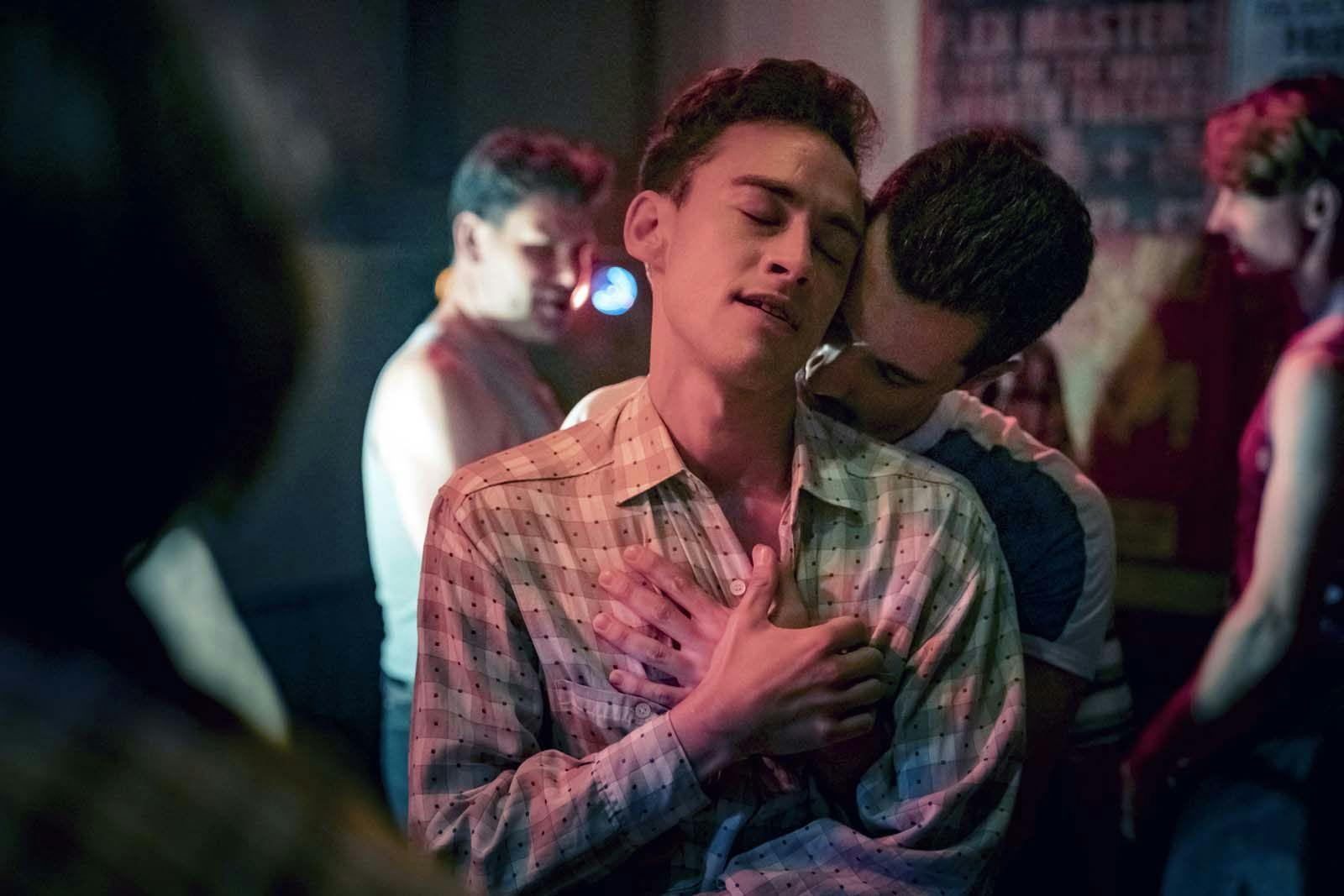 Ritchie (Olly Alexander) liebt es zu tanzen und mit Männern zu knutschen.