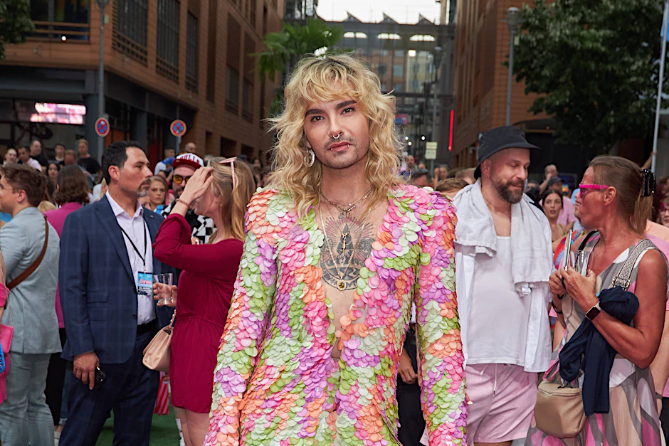 Viel Style, wenig Stil: Mit diesem Outfit bleibt Bill Kaulitz hinter seinem Image zurück.