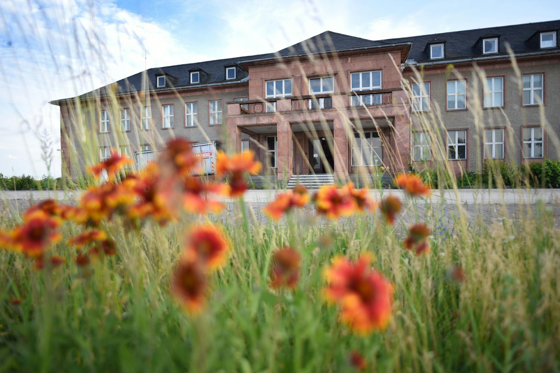 Vom Abriss bedroht: das denkmalgeschützte Generalshotel auf dem Flughafen BER