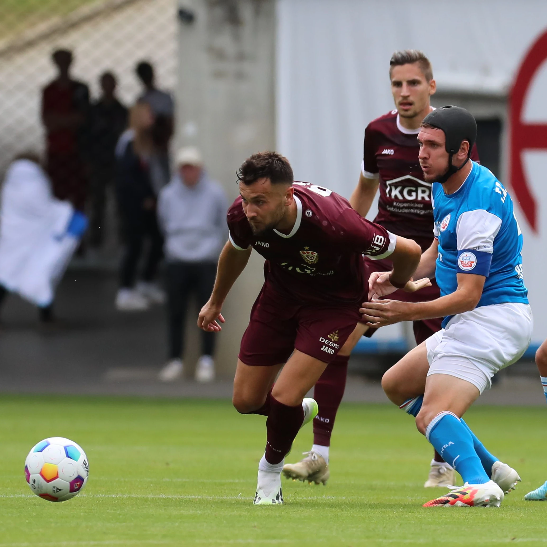 Rückkehrer Rufat Dadashov (l.) erweist sich nicht nur wegen seines Tores beim 1:1 i Rostock als absolute Verstärkung.