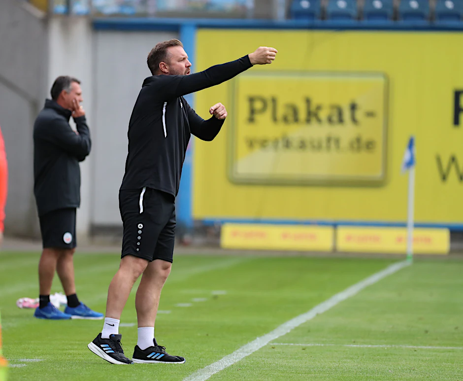 BFC-Trainer Heiner Backhaus sorgt dafür, dass bei seiner Mannschaft die Spannung hoch ist.