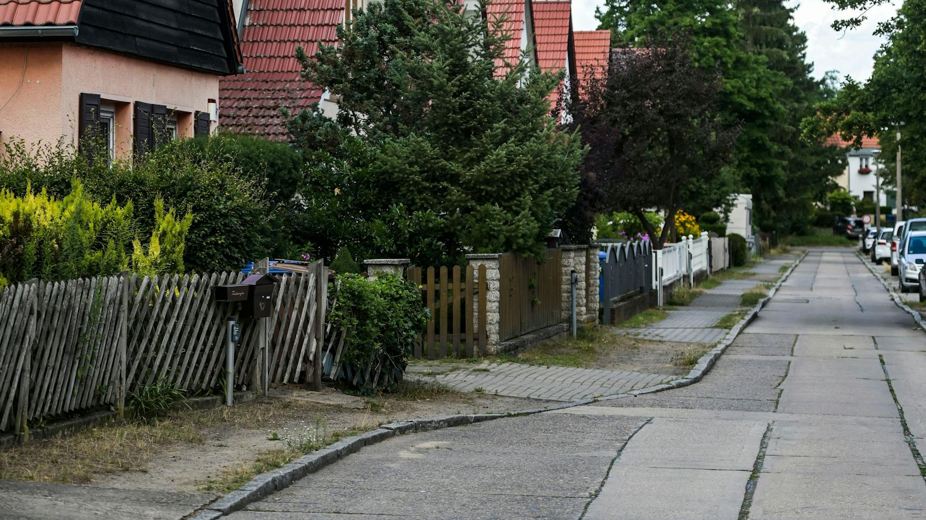 Leere Straße in Kleinmachnow. 