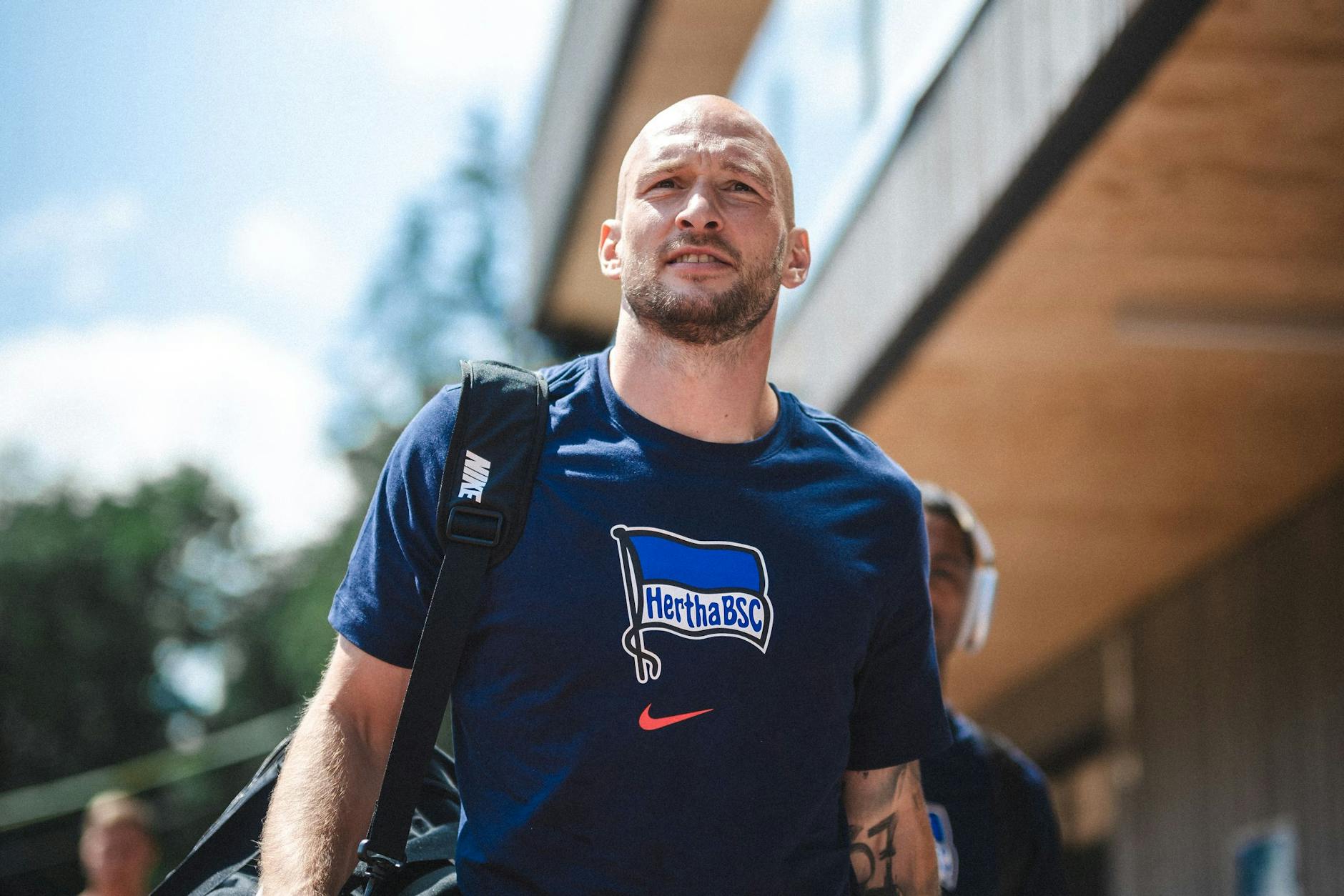 Der Ex-Unioner Toni Leistner ist erst ein paar Tage bei Hertha BSC und Herthas Trainer Pal Dardai ist begeistert vom neuen Leitwolf. 