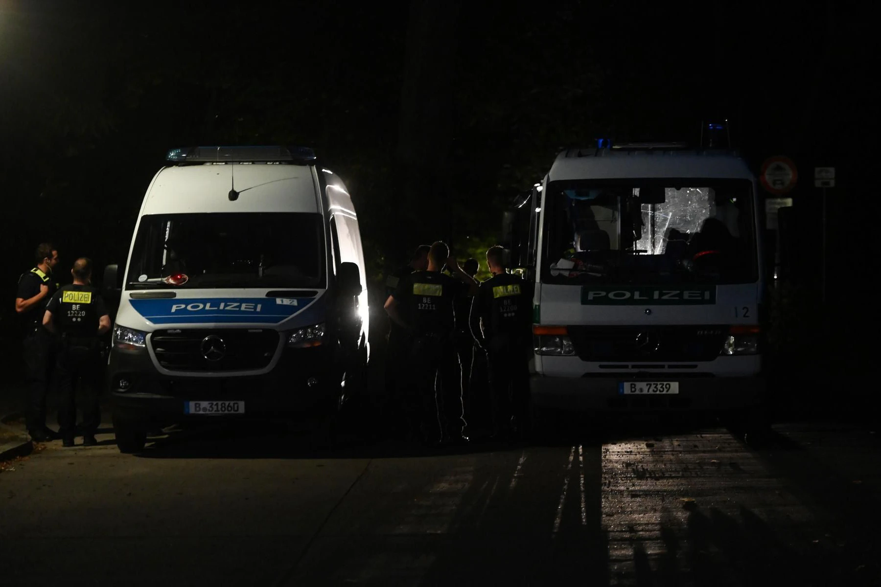Einsatzkräfte suchten auch in der Nacht zu Freitag nach dem gefährlichen Tier.