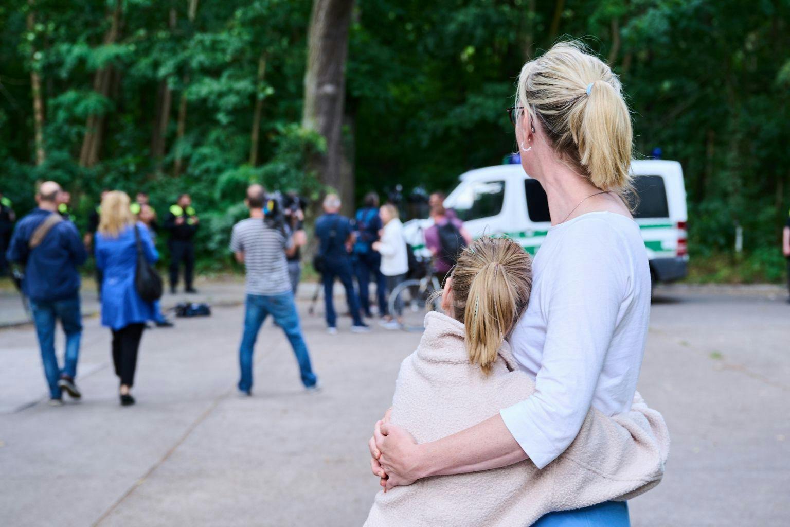 Ein gefährliches Wildtier hat in Berlin und Brandenburg eine große Suchaktion ausgelöst. Tierexperten und Polizeibeamte sind der Raubkatze auf der Spur. Doch ob es wirklich eine Raubkatze ist, bezweifeln Experten. 