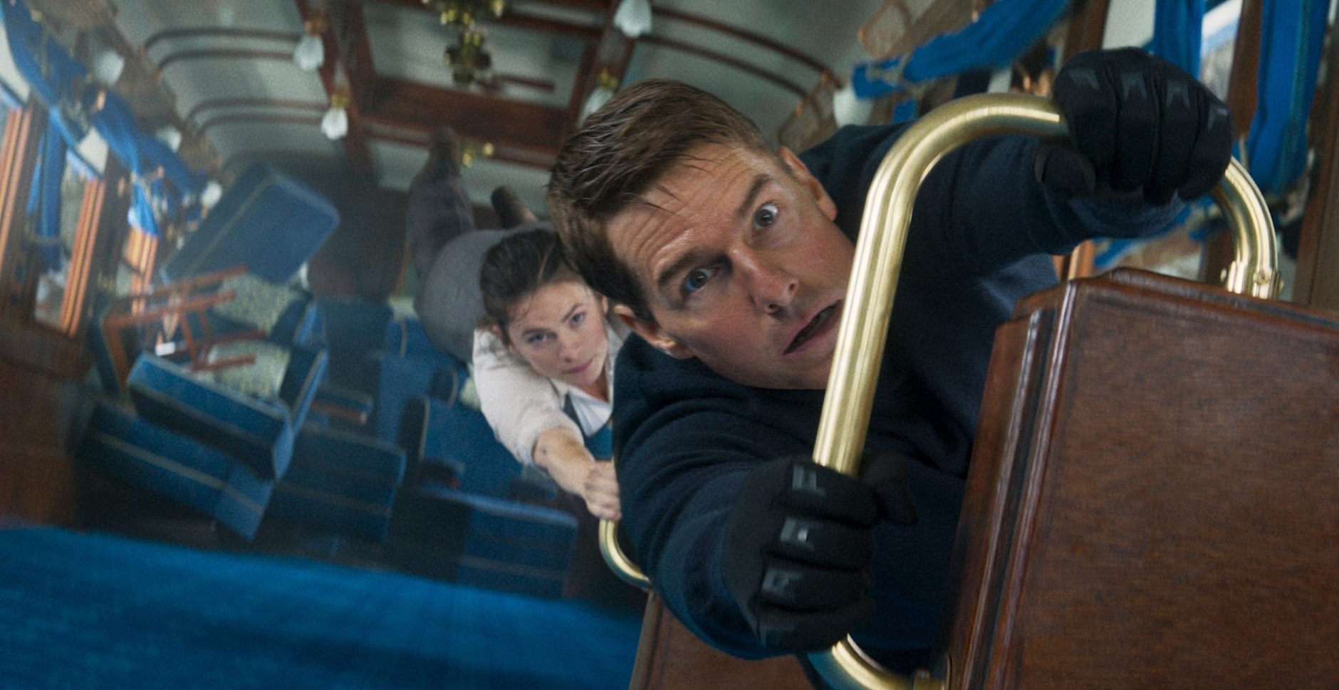 HANDOUT - Tom Cruise als Ethan Hunt und Hayley Atwell als Grace in einer Szene des Films «Mission: Impossible 7 - Dead Reckoning Teil Eins».  e/dpa