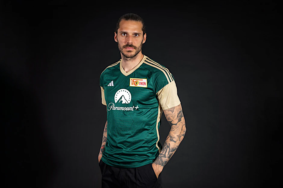 Kapitän Christopher Trimmel im Trikot des 1. FC Union mit dem neuen Brustsponsor Paramount+.