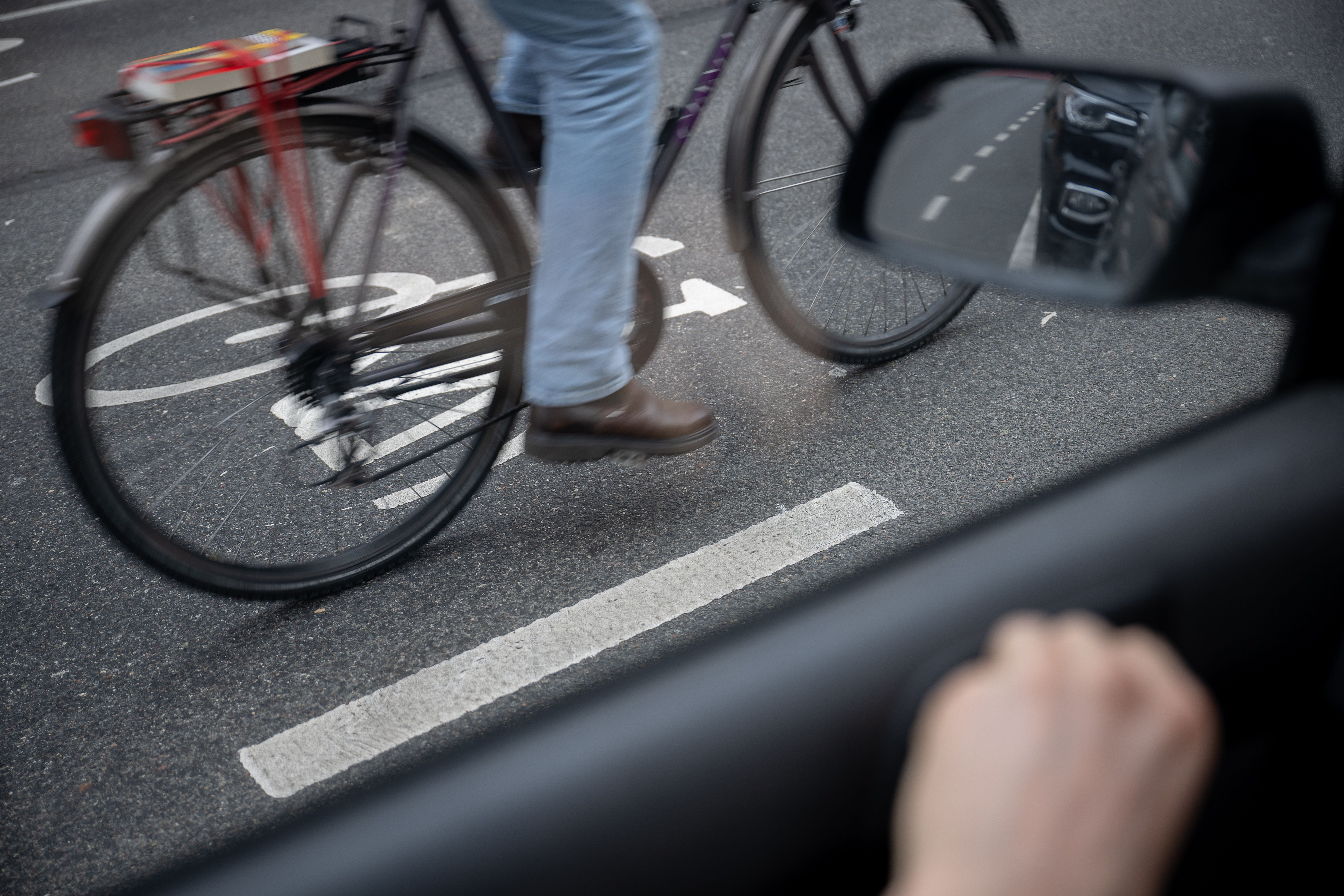 Unfall In Der Frankfurter Allee In Lichtenberg: Lkw Erfasst Radfahrer ...