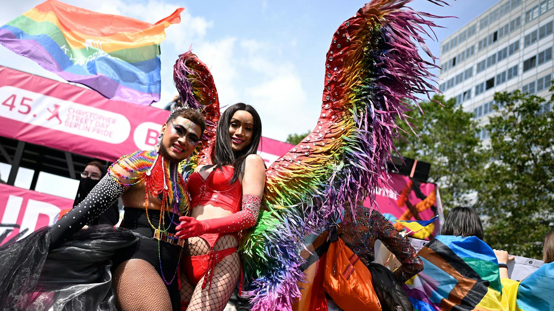 Bunt, schrill und gut gelaunt: Teilnehmer der 45. Berlin Pride-Parade zum Christopher Street Day (CSD). 