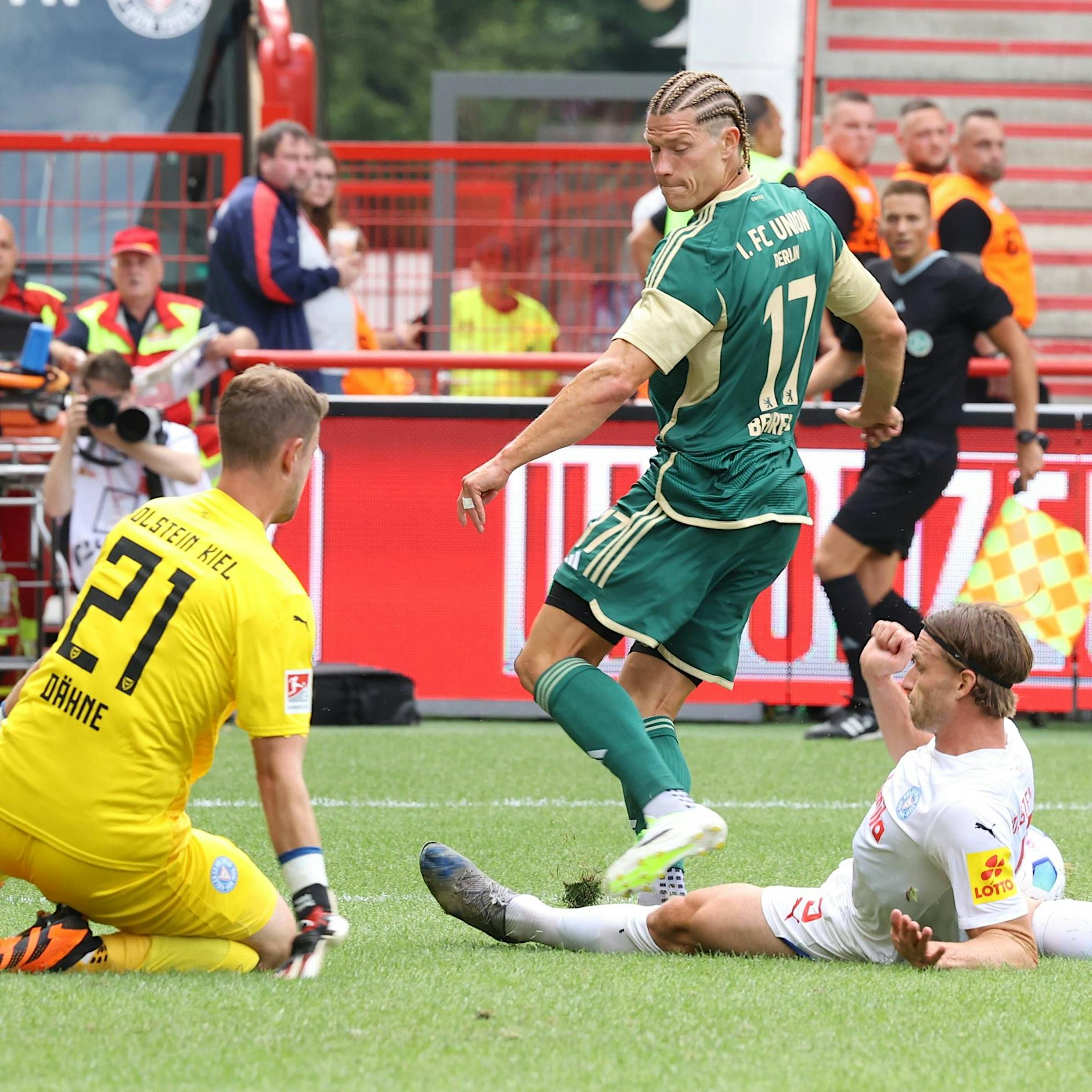 1. FC Union Berlin: Slapstick-Eigentor und Pleite gegen Kiel