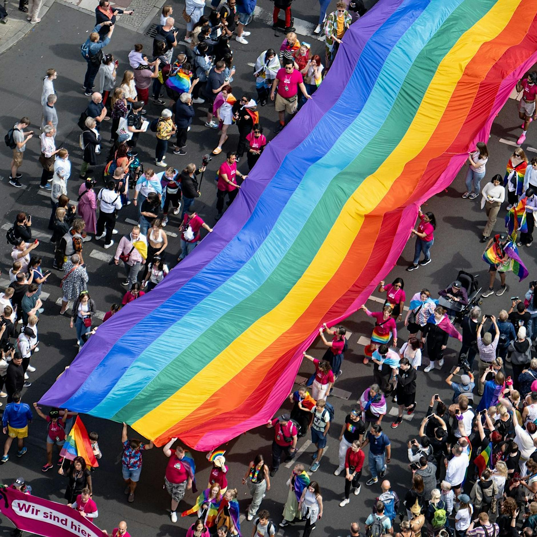 CSD in Berlin: Frech, bunt, laut und Buhrufe für Kai Wegner – so lief die Pride-Parade 2023
